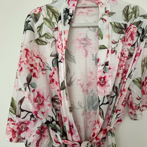 Show me your mumu floral robe - Picture 3 of 5
